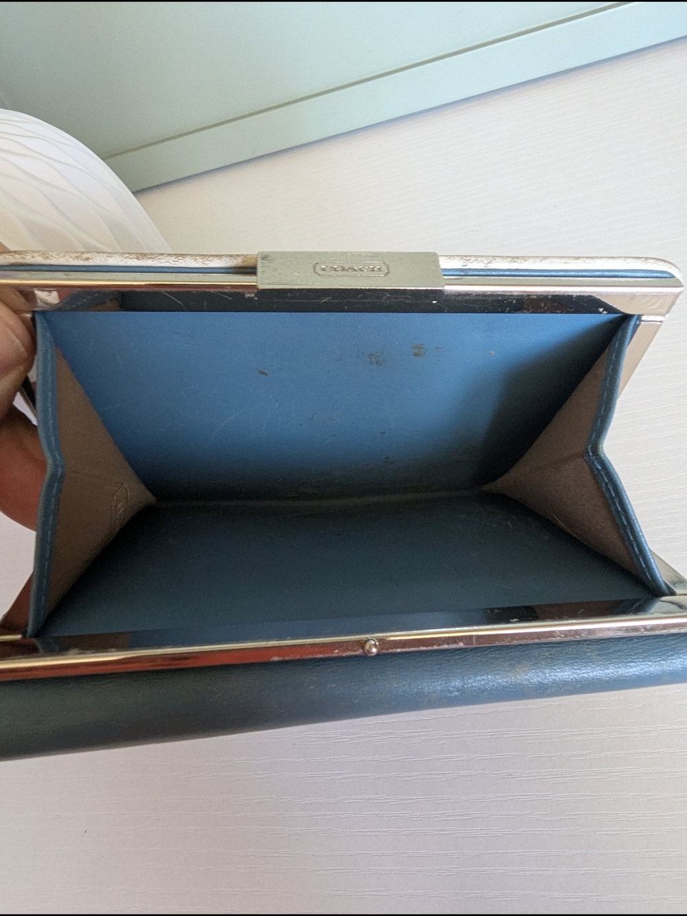 vintage Coach wallet, likely fromt early 2000s - Picture 12 of 12